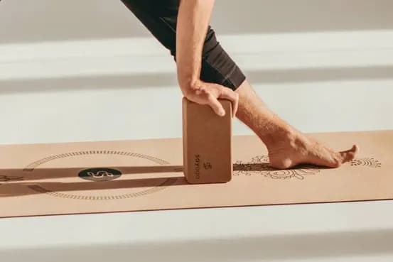 Jak używać klocków do jogi, aby uniknąć błędów i poprawić praktykę