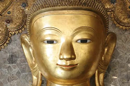 Wyznawca buddyzmu tybetańskiego: rola Dalajlamy i jego nauki